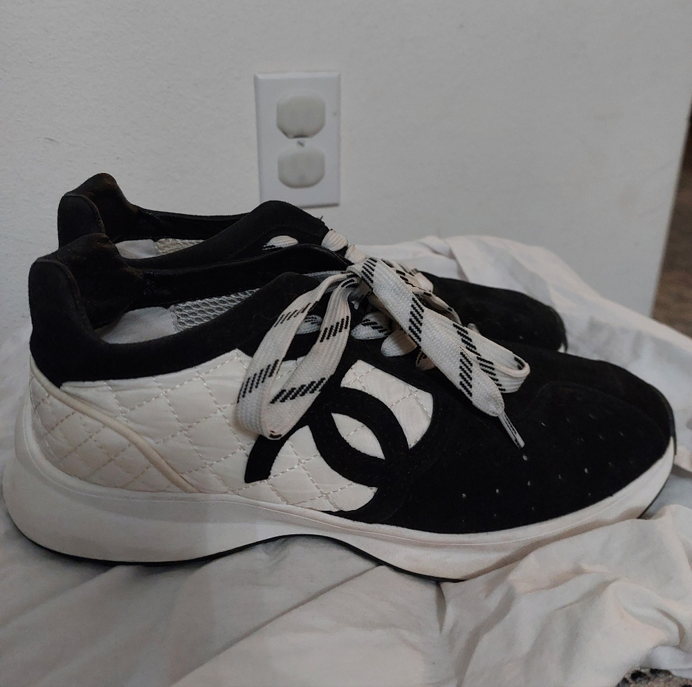 Black and White Gym Shoes size 39 - Picture 3 of 8
